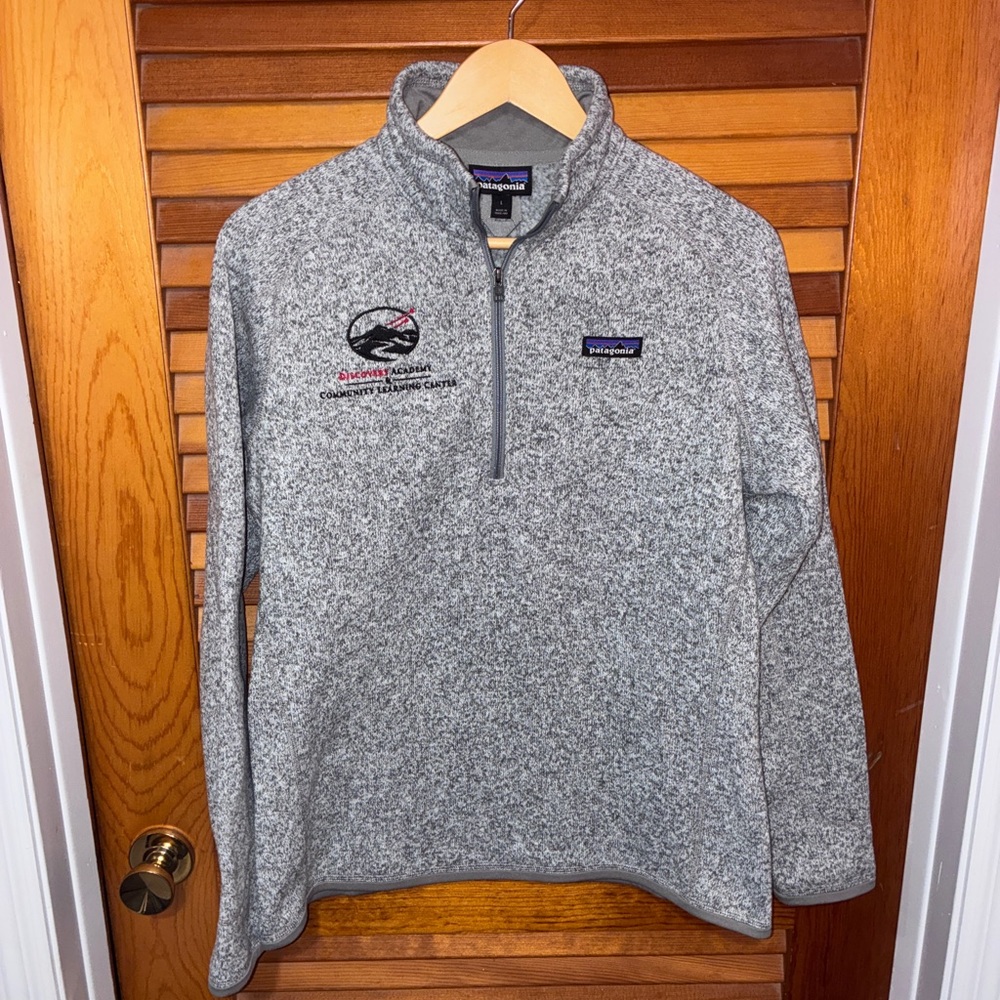 NWT Patagonia Women’s Better Sweater 1/4 Zip, gray - size large (company emblem)
